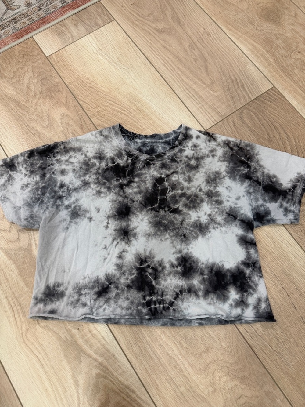 Black & White Tie-Dye Cropped Tee - Women's Crop Top